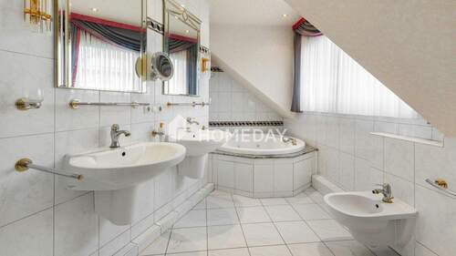 1. OG Badezimmer 1 - 