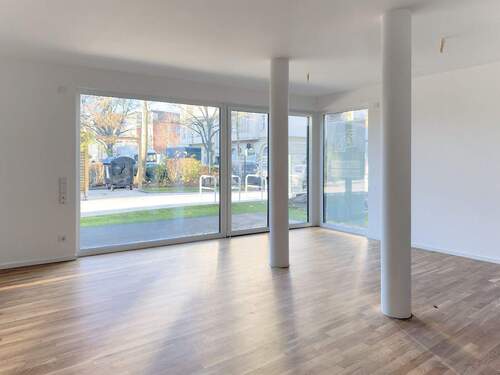 Wohnzimmer - 3-Zimmer-Wohnung im Neubau mit Garten * Nähe Orankesee