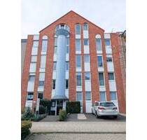 Top-Wohnung mit Aufzug, Klima, Balkon, Dachterrasse und Pkw-Stellplatz in Grevenbroich