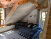 Wohnzimmer mit großer Gaube - 4 Zimmer Etagenwohnung in Altendorf / Mörnsheim