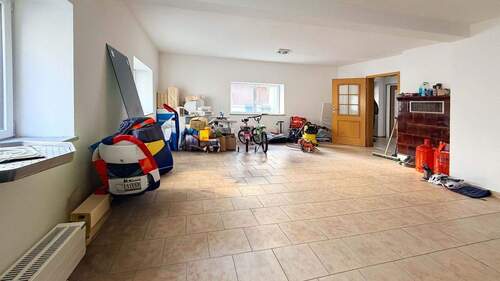 Ehemaliger Laden EG - Mehrfamilienhaus, Wohnhaus mit 240,00 m&sup2; in Lauterhofen zum Kaufen