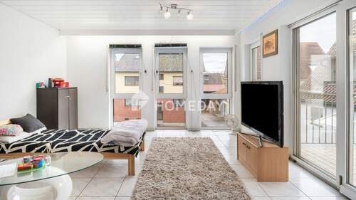 OG Wohnzimmer 1 - Wohnen auf mehreren Ebenen: EFH in Hanglage mit Südgarten mit Perspektive und Weinkeller