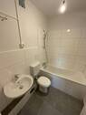 Bad mit Badewanne - 
