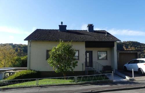 Straßenansicht Eingangsbereich - Provisionsfrei für Ersteher - EFH Breitau - Zwangsversteigerung!