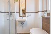 Gäste-WC mit Dusche - 