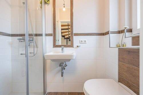 Gäste-WC mit Dusche - 