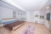 Schlafzimmer EG Vorderhaus - 