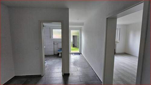 Diele - Etagenwohnung mit 52,00 m&sup2; in Pforzheim zur Miete