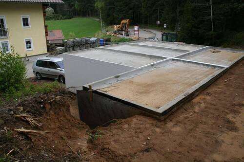 28.04.2012 015.jpg - Überbaufläche von 5 Garagen zu verkaufen