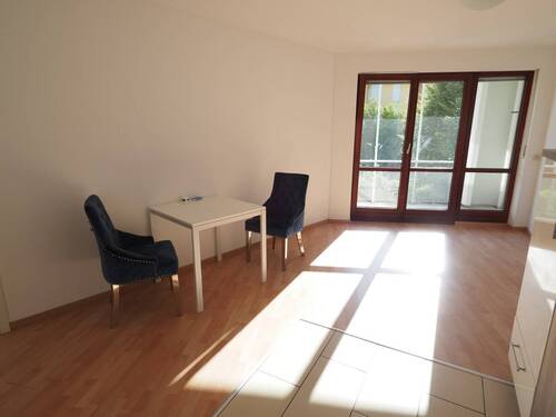 Wohnzimmer - 3 Zimmer Etagenwohnung zum Kaufen in Kirchheim bei München