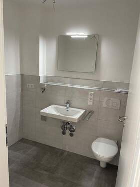 Bad mit Dusche - 