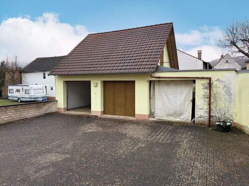 Garagen - 4 Zimmer Mehrfamilienhaus, Wohnhaus in Nüdlingen