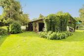 Nebengelass mit Carport Haupthaus - 