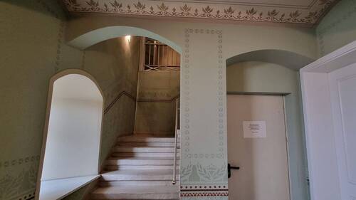 Treppenhaus - 2 Zimmer Etagenwohnung zum Kaufen in Dresden