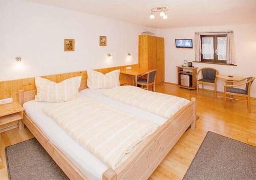 Zimmer - Mehrfamilienhaus, Wohnhaus mit 430,00 m² in Oberammergau zum Kaufen