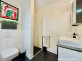 Bad mit Dusche im Erdgeschoss - 