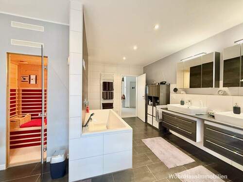 Infrarotkabine im Bad - 