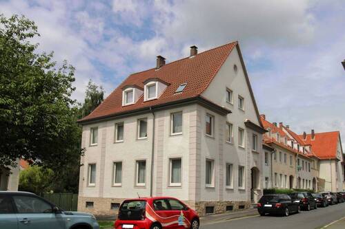 Hausansicht - Denkmalschutz: Gepflegtes Reiheneckhaus mit Garten, Garage und 2 Freistellplätzen in Osterode