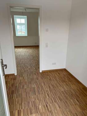 Eingangsbereichbild einer Vergleichswohnung im Gebäude - 2 Zimmer Etagenwohnung in Dresden