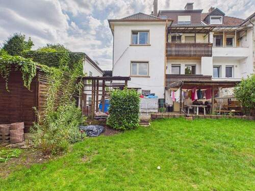 Garten und Rückansicht - 