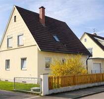 Viel Platz & Möglichkeiten: Haus mit Ausbaupotenzial für Eigennutzer & Handwerker - Günzburg / Wasserburg