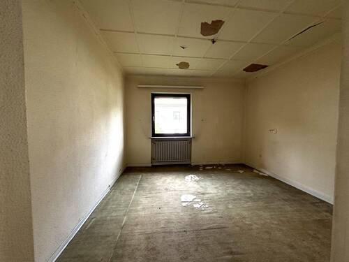 Schlafzimmer 1. OG - 6 Zimmer Doppelhaushälfte in Saarbrücken