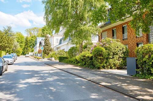 Haus- und Straßenansicht - 