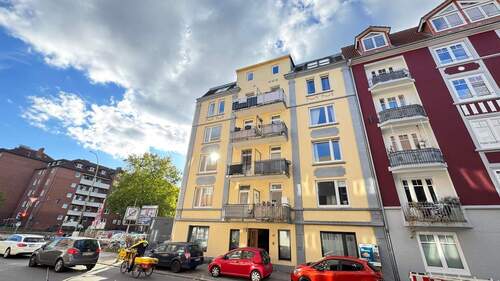 Straßenansicht - Saniertes Mehrfamilienhaus mit 11 Einheiten in Hamburg-Wandsbek