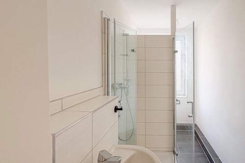 Badezimmer mit Dusche - 