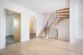 Wohnzimmer - Ruhig, hell, renoviert: individuelles Reihenmittelhaus mit Blick