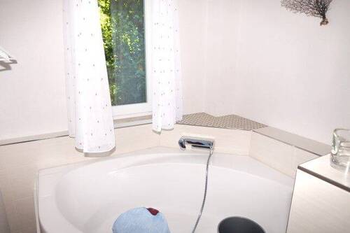 Bad EG Eckwanne.jpg - 