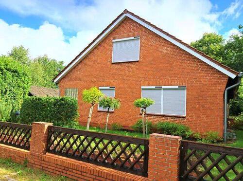 Vorderansicht.jpg - 6 Zimmer Mehrfamilienhaus, Wohnhaus zum Kaufen in Hechthausen