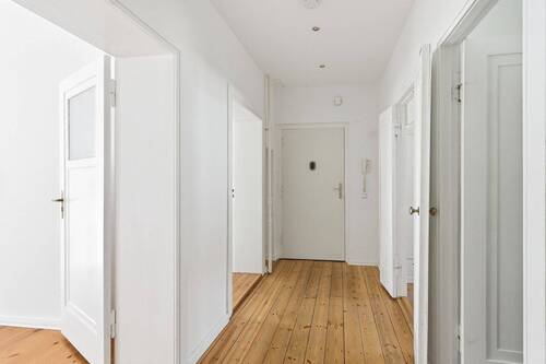 Flur - 3 Zimmer Etagenwohnung zum Kaufen in Berlin