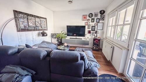 1 Wohnzimmer.JPG - 2 Zimmer Etagenwohnung zum Kaufen in Nürnberg
