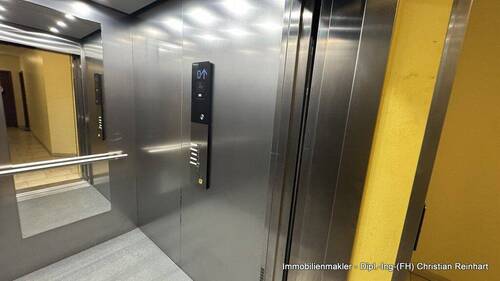 8 Aufzug.JPG - 