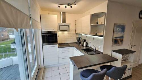 moderne Winkeleinbauküche - 