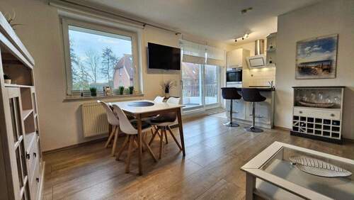 Wohnzimmer mit Südwestfenstern - 