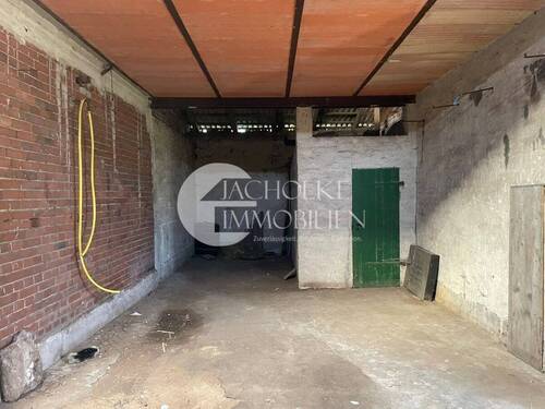 335.Treckergarage.Innen - 