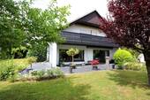 Gartenansicht - Erbbaurecht in Menden-Halingen: Großzügiges 1-2 Familienhaus