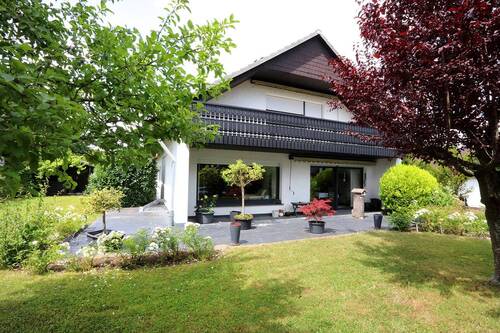 Gartenansicht - Erbbaurecht in Menden-Halingen: Großzügiges 1-2 Familienhaus