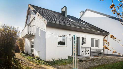 Außenansicht 2 - 6 Zimmer Doppelhaushälfte zum Kaufen in Ditzingen-Heimerdingen