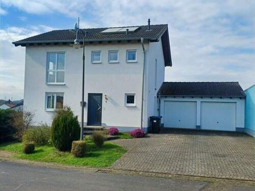 Vorderseite - 6 Zimmer Einfamilienhaus zum Kaufen in Preist