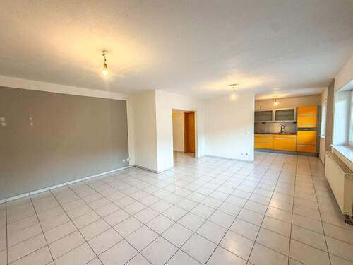 Offener Wohn-, Ess- und Küchenbereich - 2 Zimmer Etagenwohnung zur Miete in Leidersbach