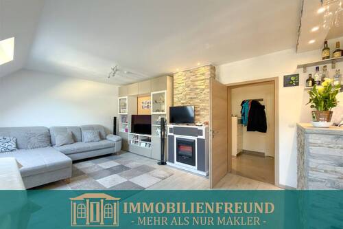 Titelbild - + Schön und ruhig + 3 Zi.-Dachgeschosswohnung mit Ausbaureserve +