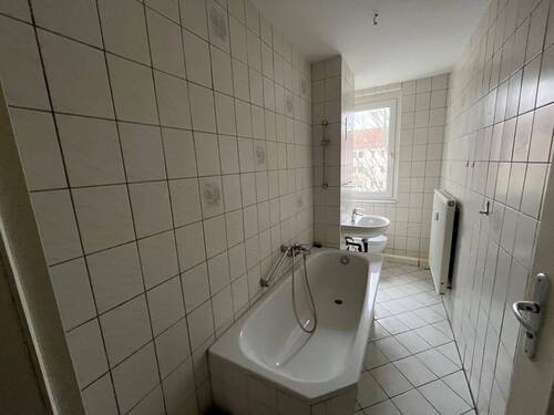 Bad.jpg - 3 Zimmer Etagenwohnung in Zwickau