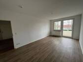 Wohnzimmer mit Balkon.jpg - 
