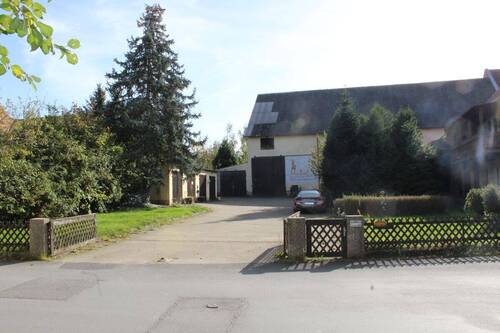 Straßenseite im Norden - Grundstück in Erlangen