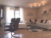 Wohnzimmer mit Zugang zur Terrasse (Musterfoto) - 3 Zimmer Etagenwohnung zur Miete in Zirndorf