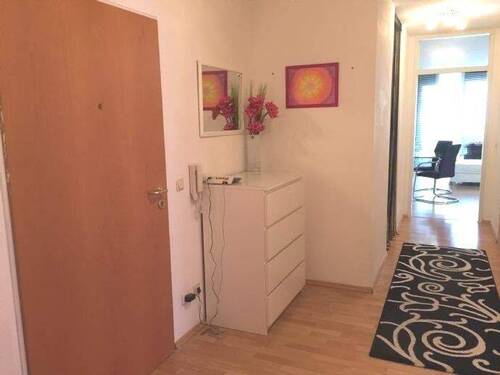 Diele (Musterfoto) - Etagenwohnung mit 80,50 m&sup2; in Zirndorf zur Miete