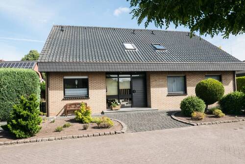 Vorderansicht - 7 Zimmer Mehrfamilienhaus, Wohnhaus zum Kaufen in Nordhorn
